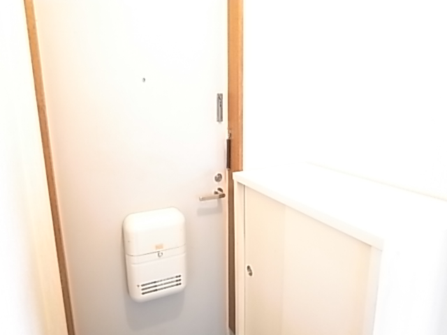 Entrance. With cupboard