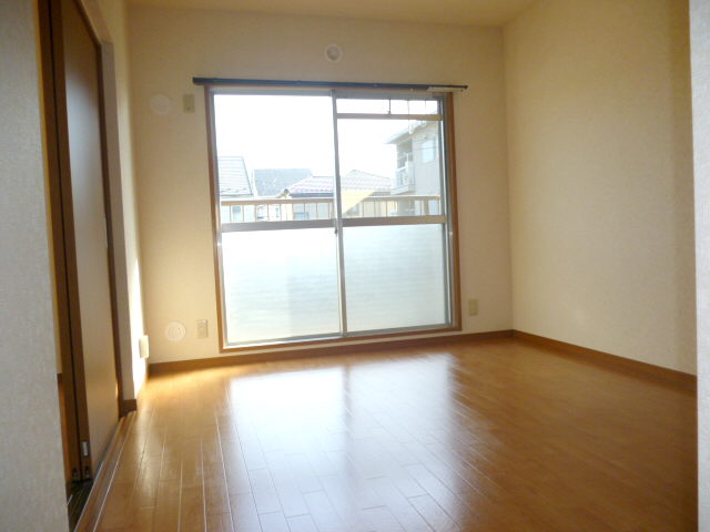 Living and room. 2F Nanyang room