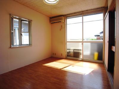 Living and room. Western-style 6 Pledge Yang per well per southeast angle room! Air conditioning ・ With bay window!