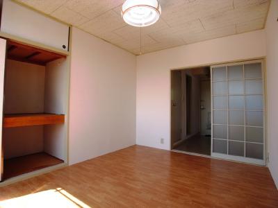 Other room space. Western-style 6 Pledge Plenty of storage Because with skylight!