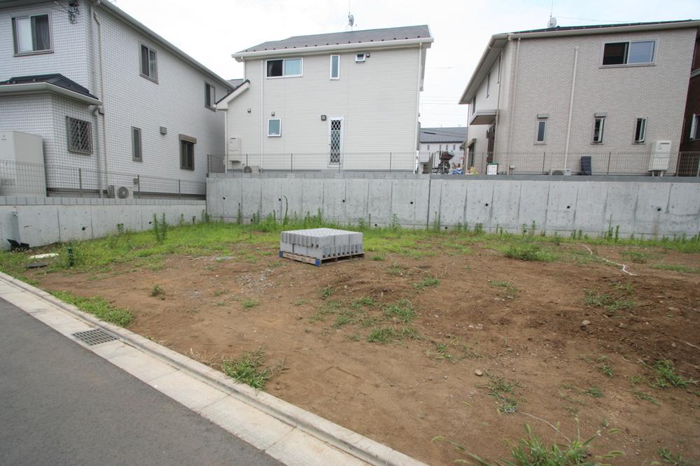 Local photos, including front road. Local (July 2013) Shooting