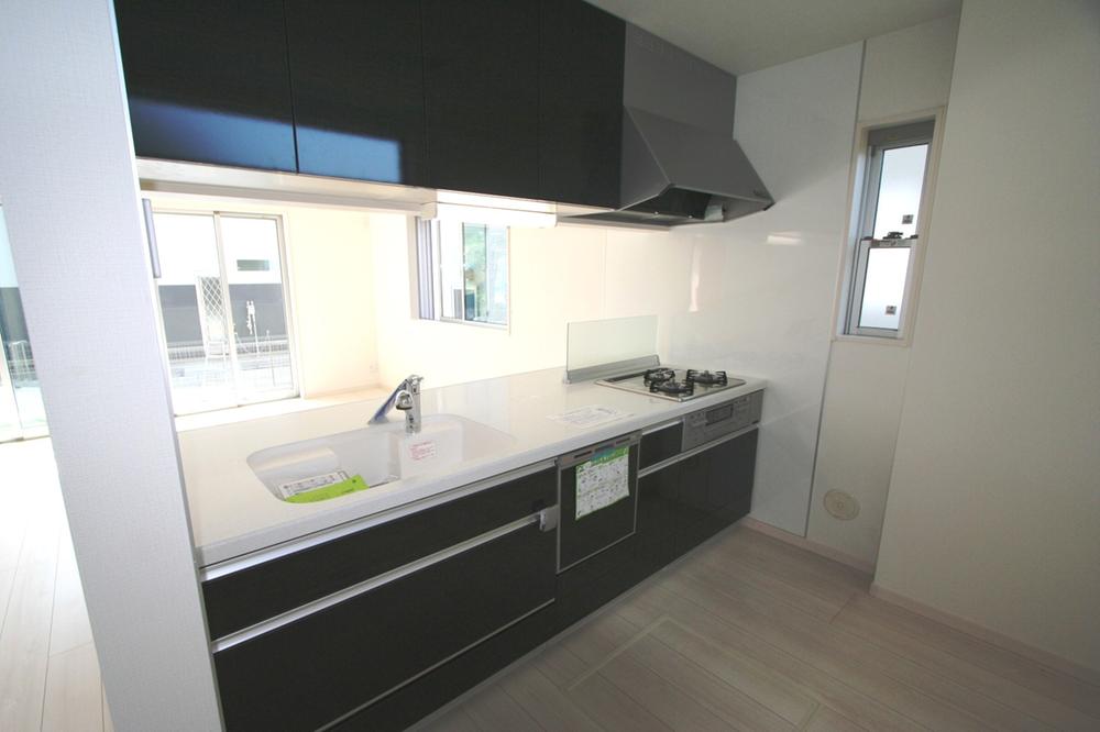 Kitchen. Local (10 May 2013) Shooting