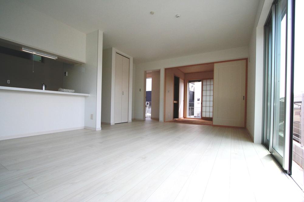 Living. Local (10 May 2013) Shooting