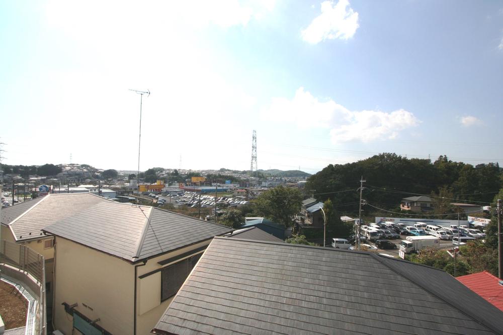 View photos from the dwelling unit. Local (10 May 2013) Shooting