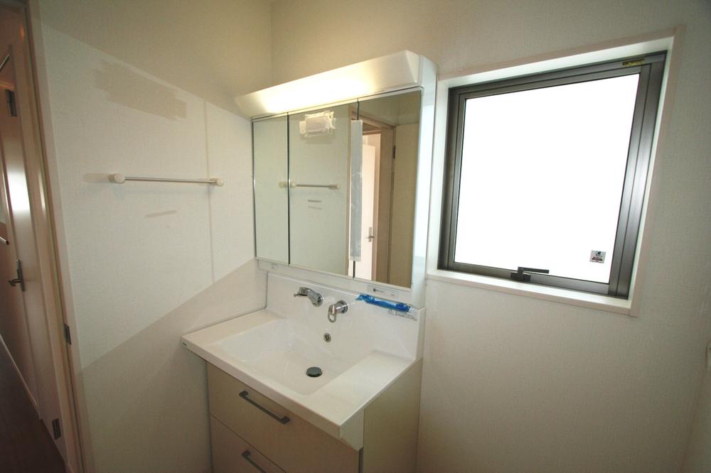 Wash basin, toilet. Local (10 May 2013) Shooting