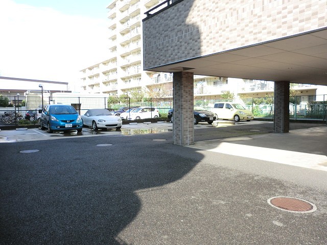 Other. 0m to on-site parking (Other)