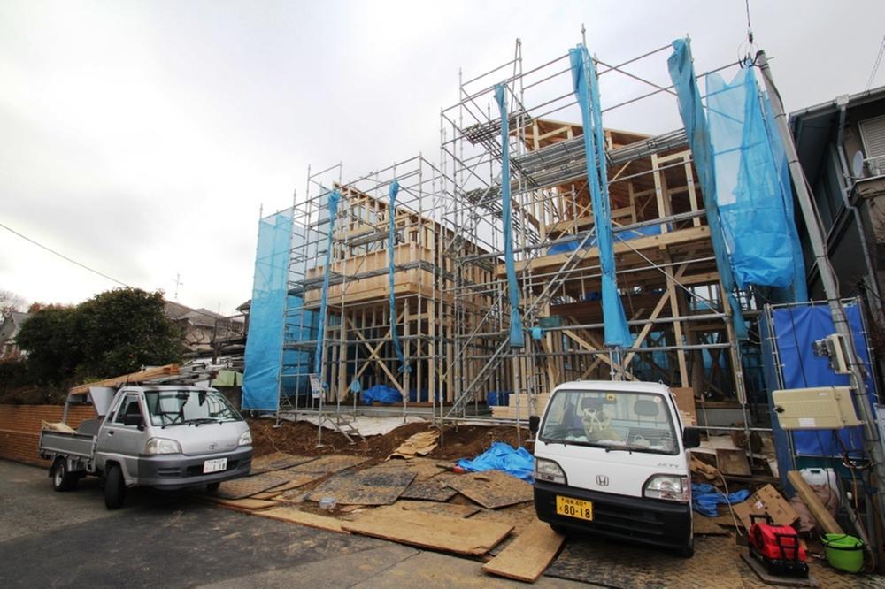 Local photos, including front road. Local (12 May 2013) Shooting