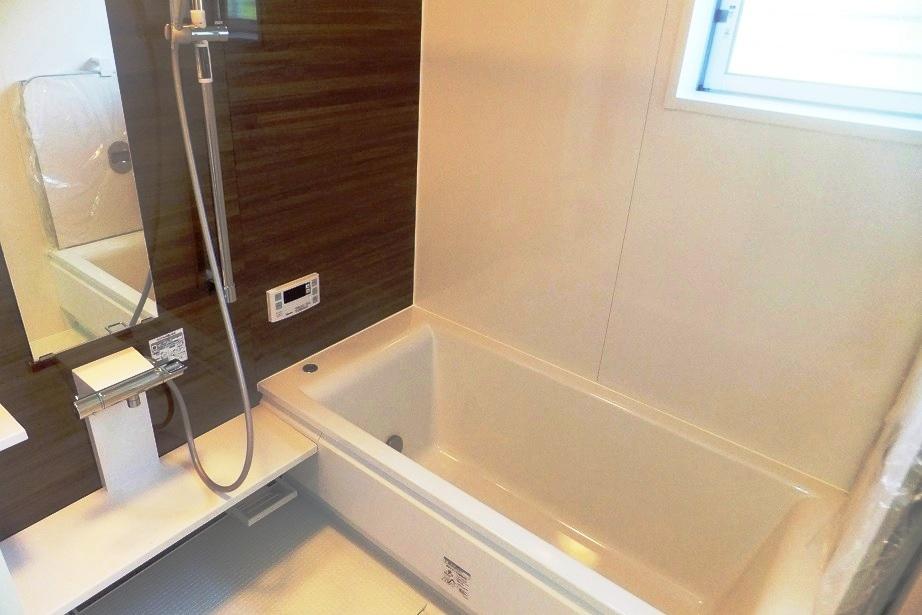 Bathroom. The photograph is an example of construction