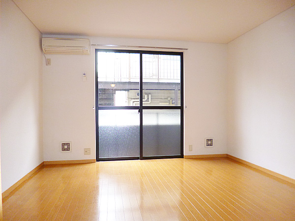 Living and room. Air-conditioned!