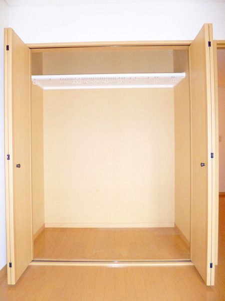 Receipt. There are between Closet 1!