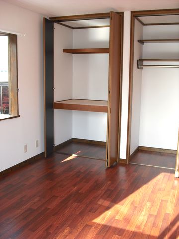 Living and room. 2 Kaiyoshitsu