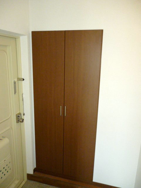 Entrance. Cupboard