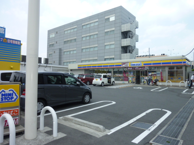Convenience store. MINISTOP Machida Asahimachi store (convenience store) to 400m