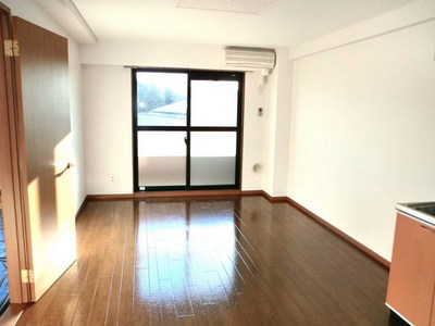 Living and room. Good per yang