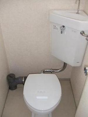 Toilet. Since the bus toilet by, every day, Comfortable Toilet