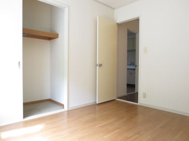 Living and room. Storage also large convenient!