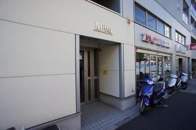 Entrance. A beautiful common areas