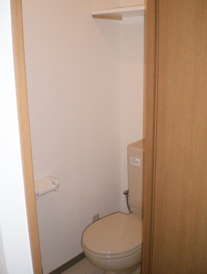 Toilet. Bathing toilet is separate and at any time clean toilets! 