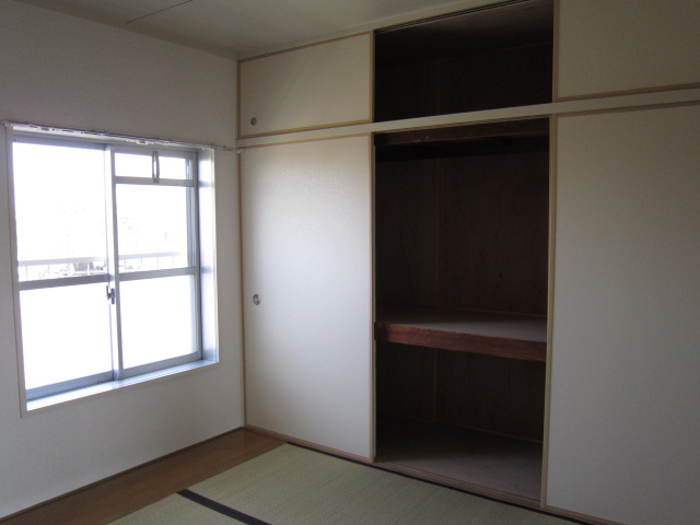 Receipt. Closet good plenty of usability