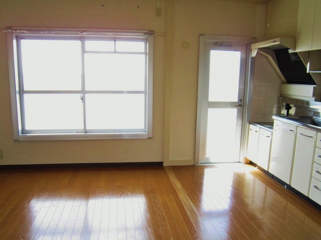 Living and room. South bright spacious living