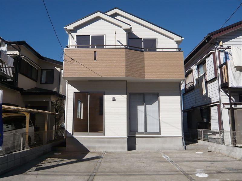 Local appearance photo. Local (12 May 2013) Shooting