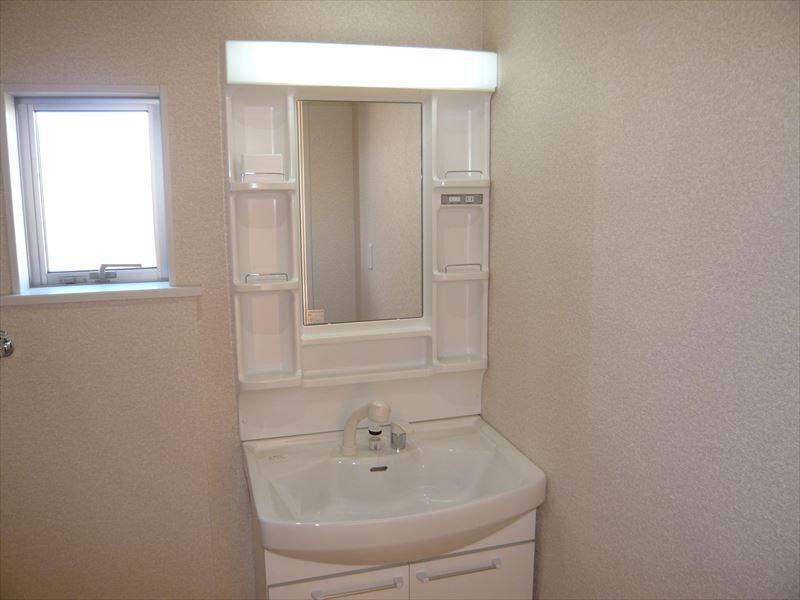 Wash basin, toilet. Local (12 May 2013) Shooting