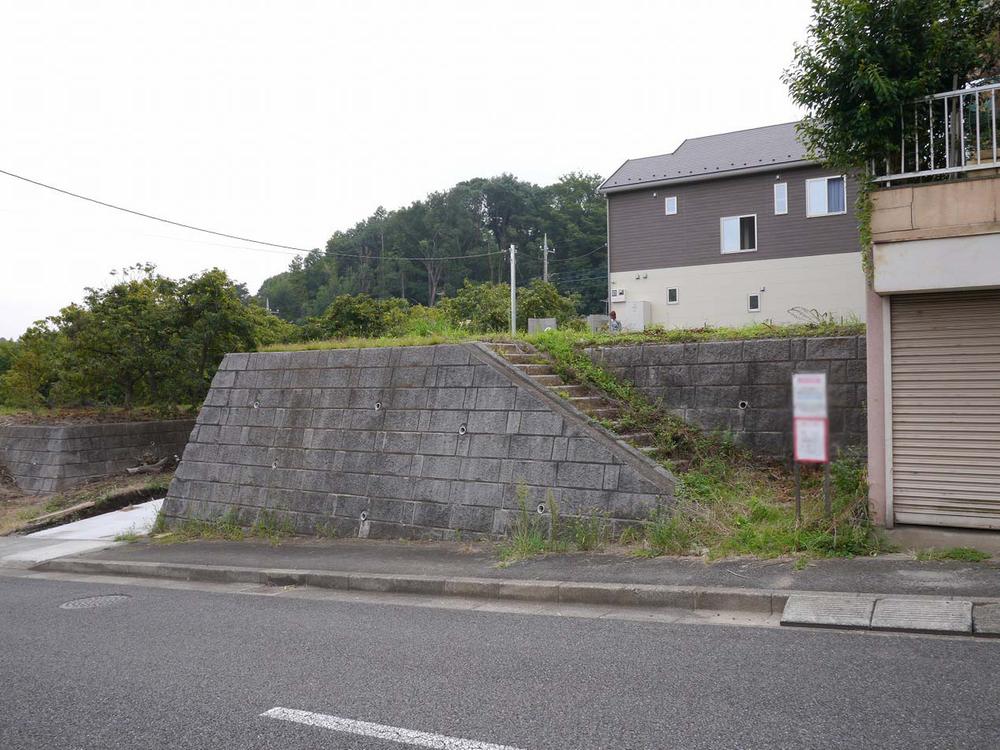 Local land photo. You can architecture in your favorite house manufacturer in the 55 square meters more than the spacious grounds in the building conditions without the sales area of ​​a quiet residential area. 