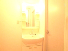 Washroom. Wash basin is an independent type! Effortlessly prepare for going out ☆