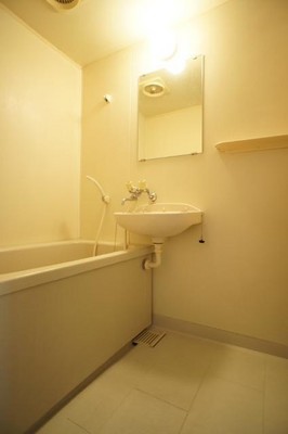 Bath. Bathing toilet separately! Comfortable bathroom at any time