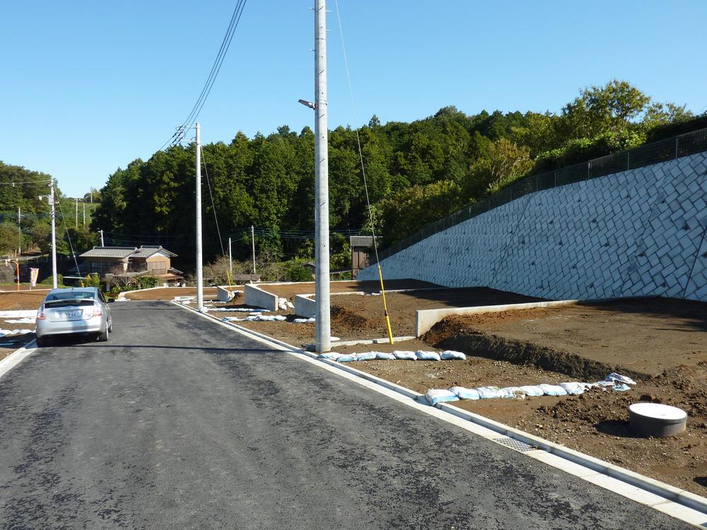 Local photos, including front road. Local shooting