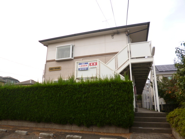 Building appearance. It is a quiet residential area