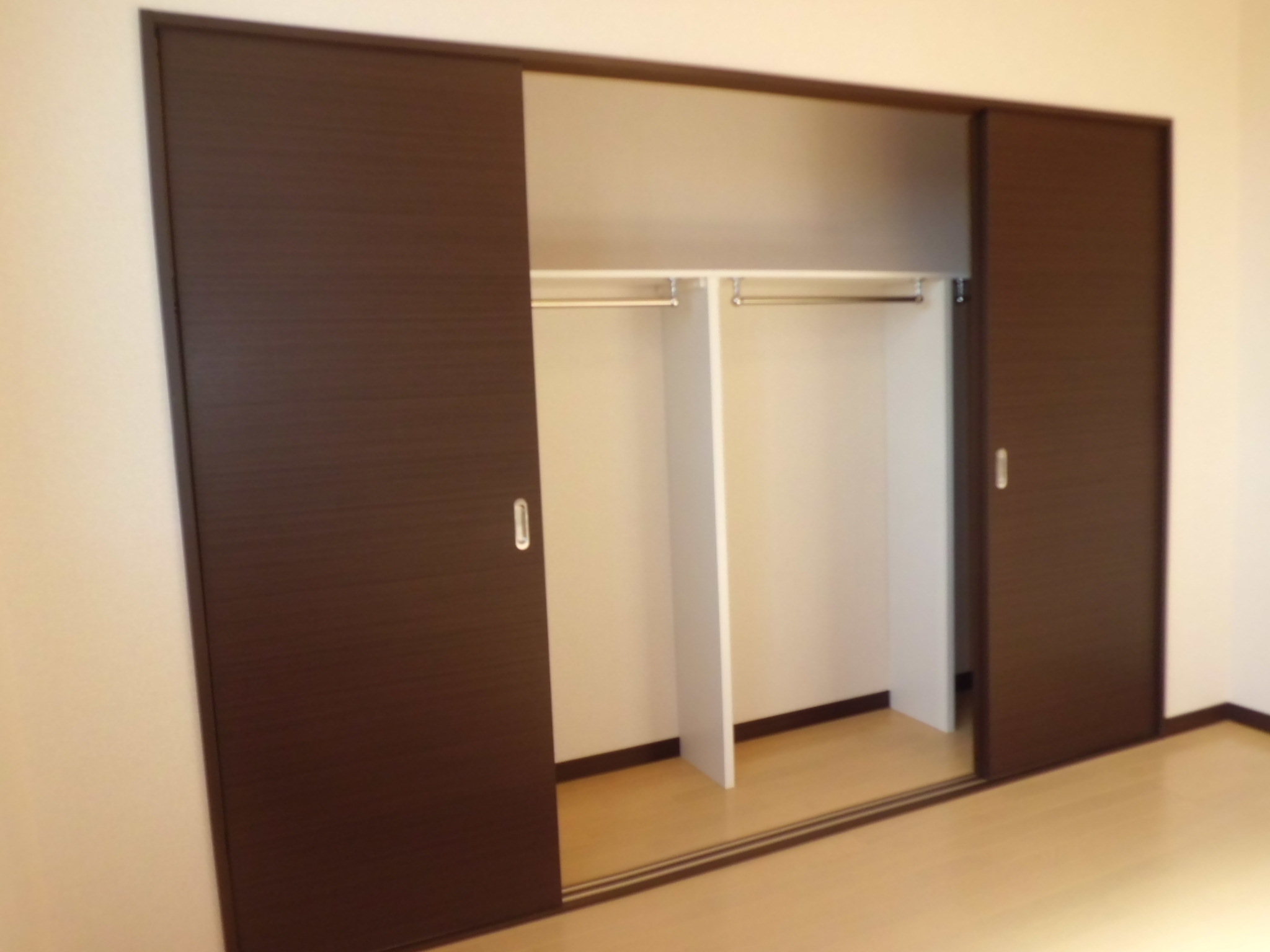 Receipt. Large closet