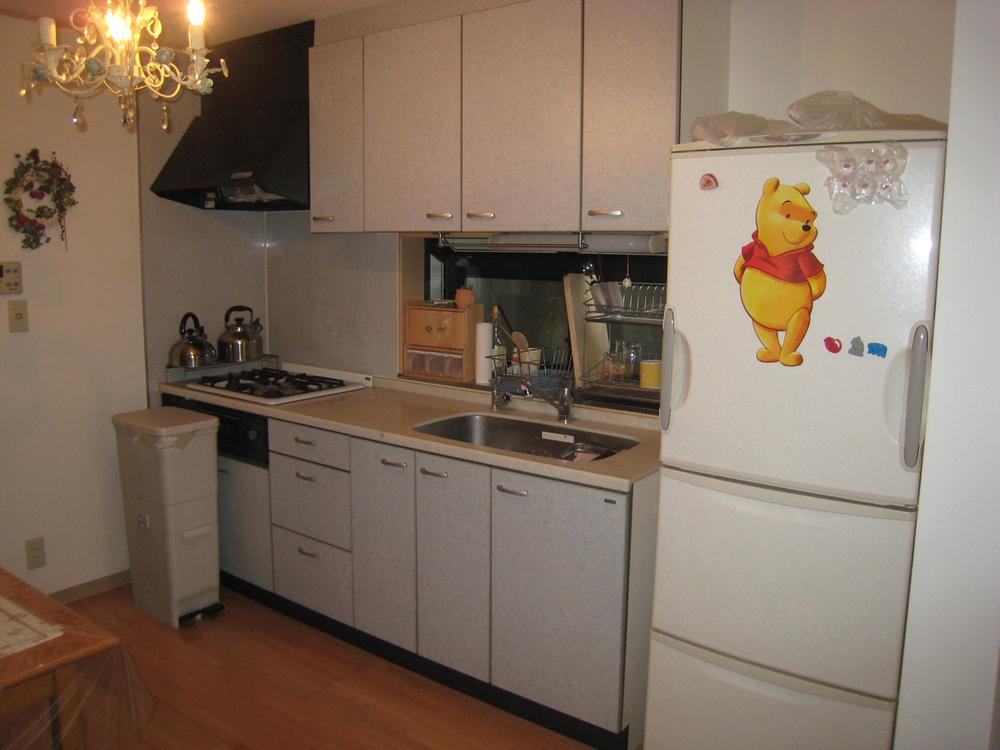 Kitchen. Indoor (10 May 2013) Shooting