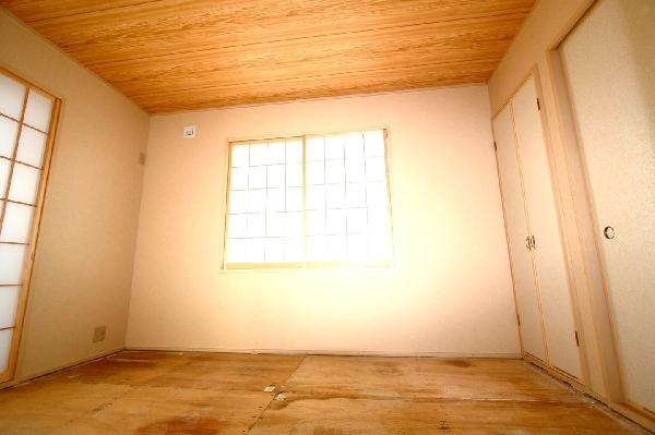 Non-living room. On the first floor there is a 6 Pledge Japanese-style room.