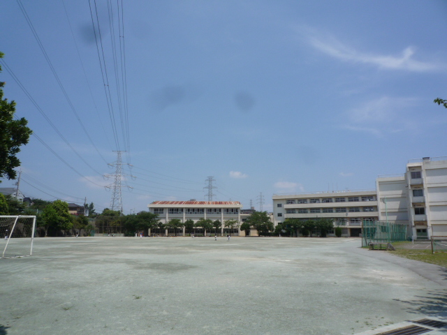 Junior high school. Minaminaruse junior high school About 910m until the (junior high school) 910m