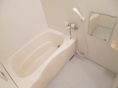 Bath.  ☆ Spacious bathroom ☆ It is reheating with ☆ 