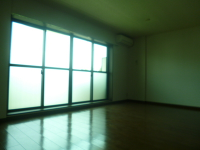 Other room space.  ☆ Good day in the large windows ☆ 