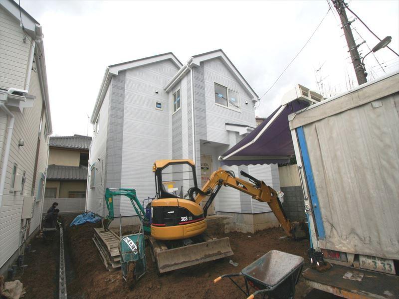 Local appearance photo. Local (12 May 2013) Shooting