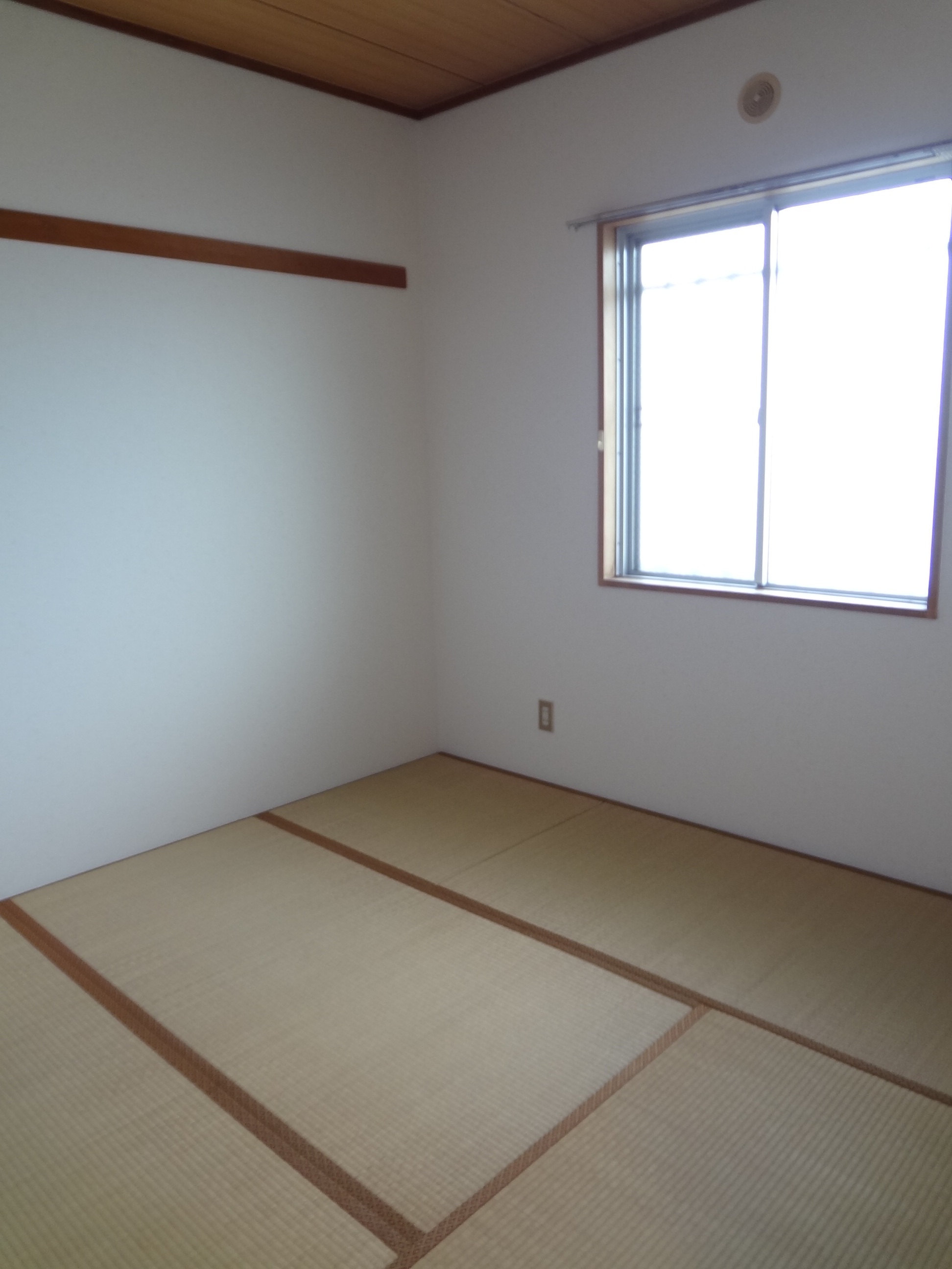 Other room space. Entrance near the Japanese-style room