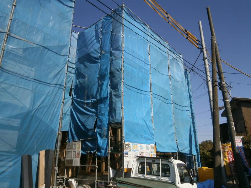 Local photos, including front road. Building 2