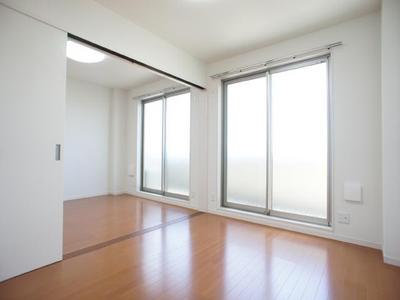 Living and room. You can also use widely open the partition door