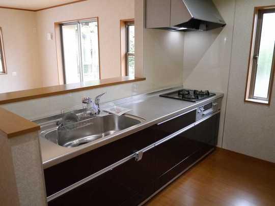 Kitchen. Stainless steel worktop ・ Glass top stove system Kitchen