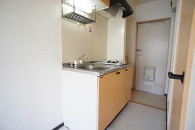 Kitchen. 1-neck with gas stove! You can immediately cuisine after your move