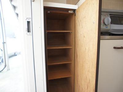 Entrance. Refreshing at any time is the entrance because there is a shoebox.