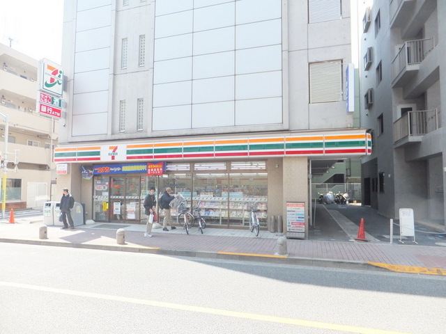 Convenience store. Seven-Eleven (convenience store) to 200m
