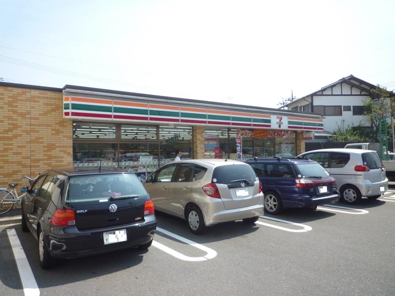 Convenience store. 290m to Seven-Eleven (convenience store)