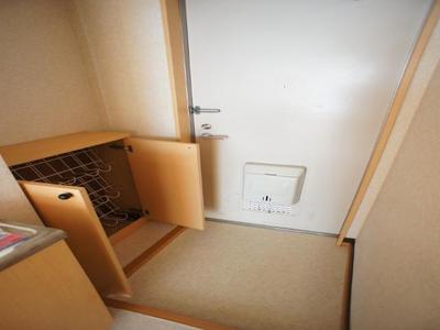 Entrance. There is also a front door storage