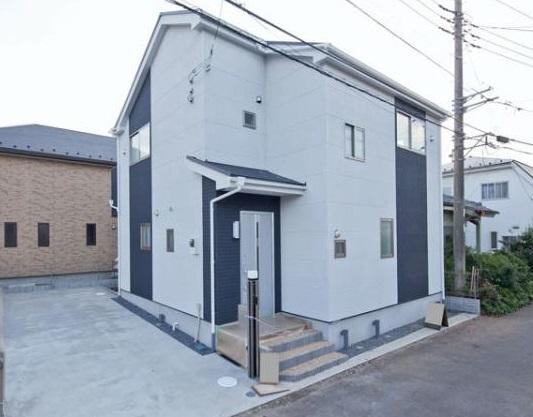 Local appearance photo. Car space parking a breeze and spacious!