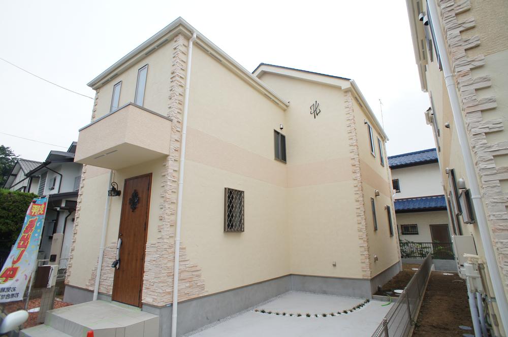 Local appearance photo. Building 2