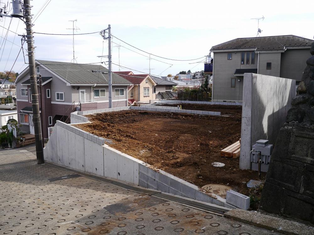 Local photos, including front road. It is with underground garage in a quiet residential area of Tamagawa Gakuen Station walk 11 minutes. Zenshitsuminami is facing.